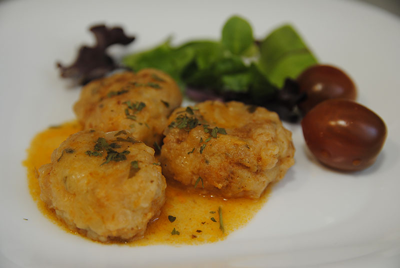 albóndigas de bacalao en salsa