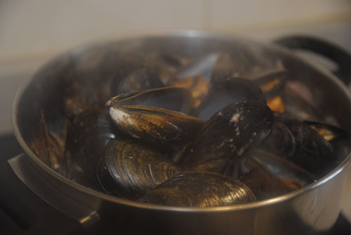 Receta de fideuá con conejo y marisco paso a paso