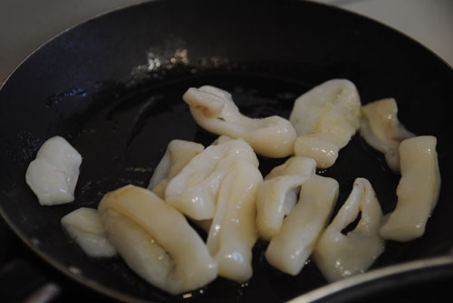 Receta de fideuá con conejo y marisco paso a paso