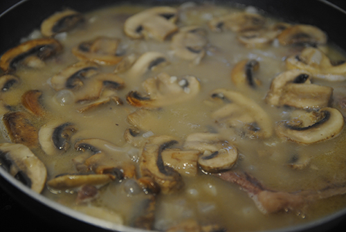 Receta de Filetes de ternera en salsa con champiñones paso a paso