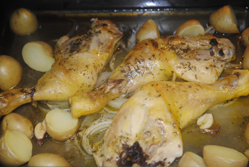 Receta de Muslos de pollo al horno con patatas paso a paso