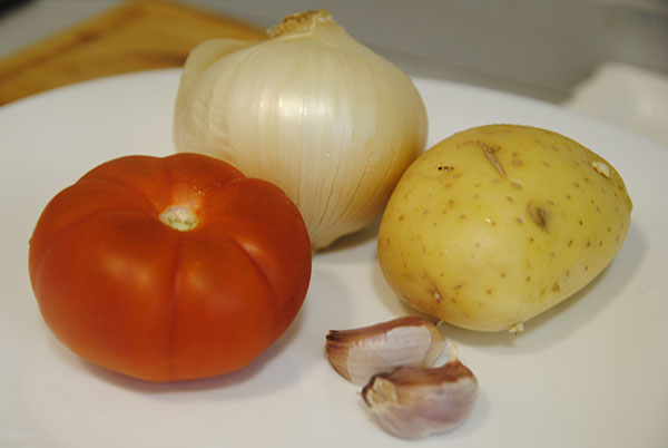 Patata, tomate, cebolla y ajo