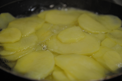 Receta de Revuelto de patatas con bacalao paso a paso