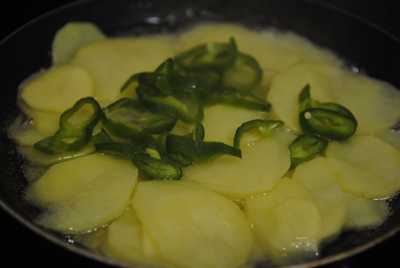 Receta de Revuelto de patatas con bacalao paso a paso