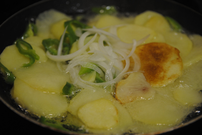 Receta de Revuelto de patatas con bacalao paso a paso