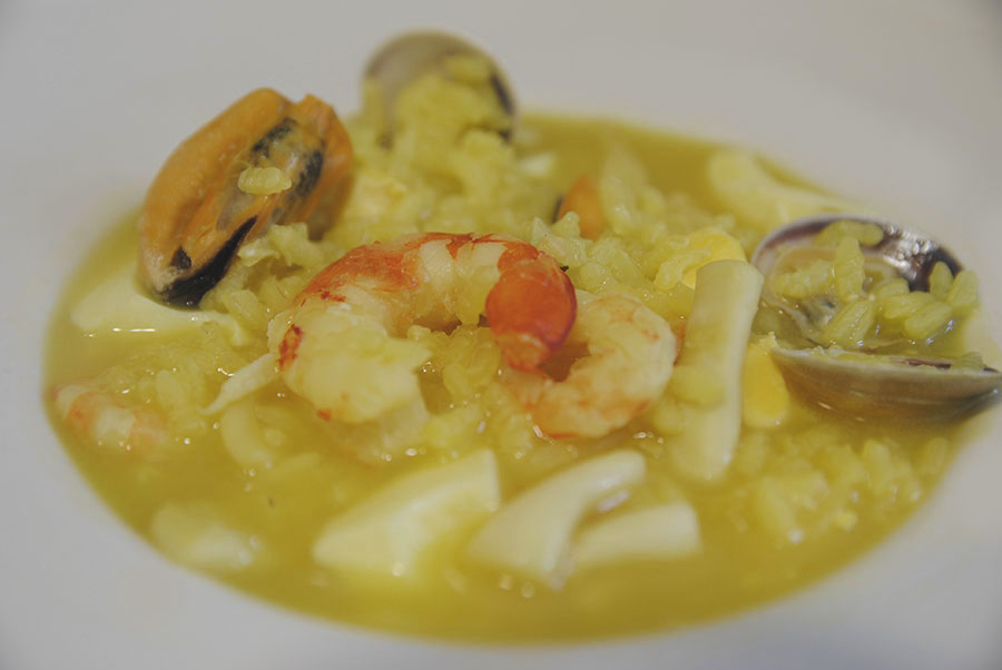 Sopa de marisco con arroz