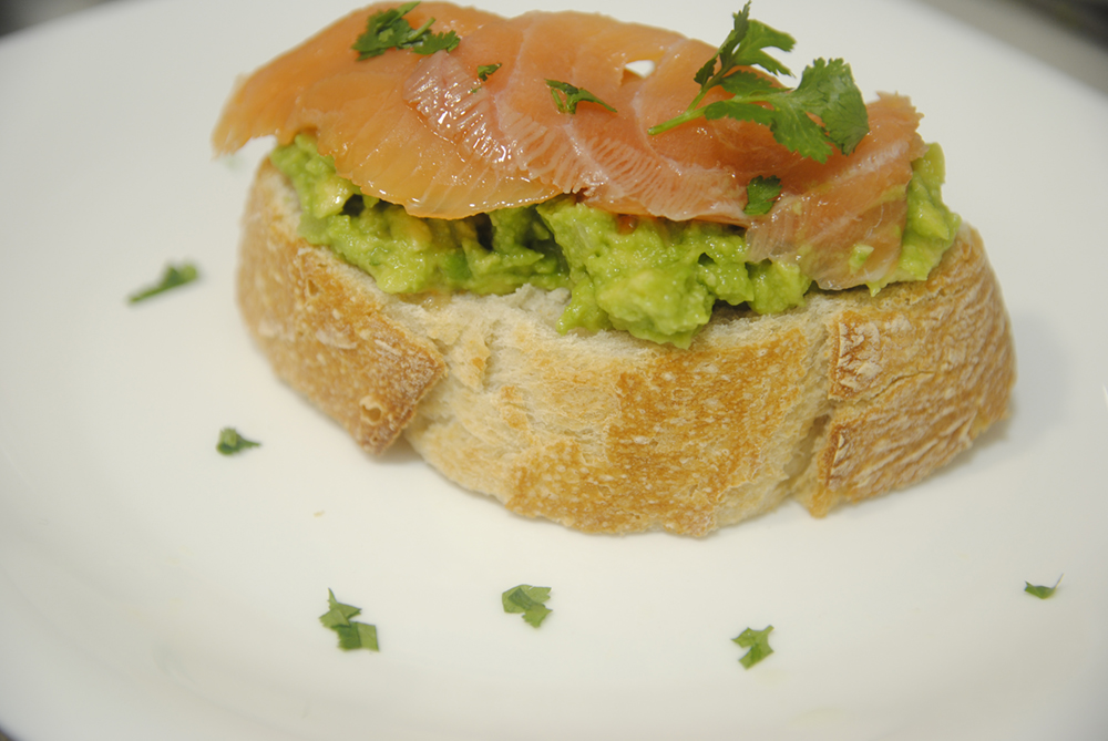 tosta de salmón y aguacate