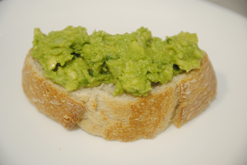 Receta de tosta de salmón y aguacate paso a paso